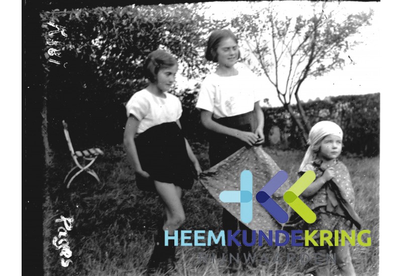 Kleine Koningin met Pages 1932 F00000946